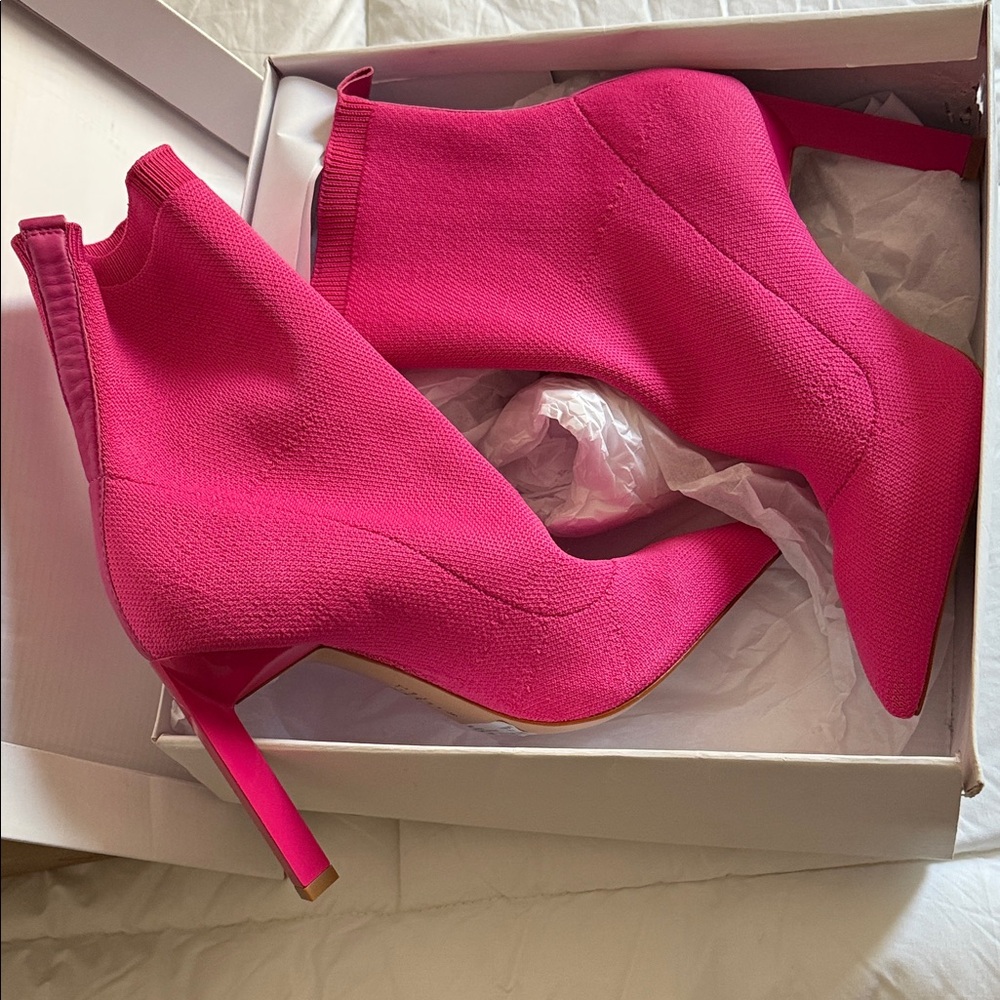 SCHUTZ Fuchsia Heeled Ankle Boots